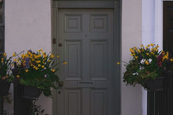 Lexon Building Services | Bedroom Fitter | Decking Installation | Kitchen Fitter | Painting and Decorating