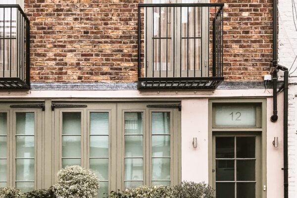 Lexon Building Services | Bedroom Fitter | Decking Installation | Kitchen Fitter | Painting and Decorating