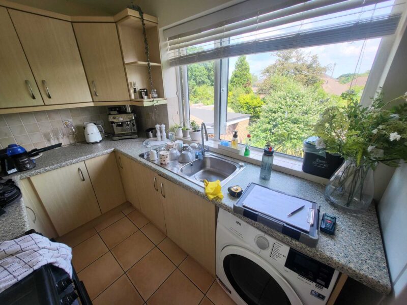 Lexon Building Services | Bedroom Fitter | Decking Installation | Kitchen Fitter | Painting and Decorating